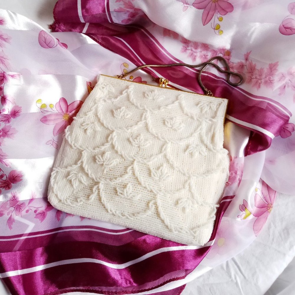 *SOLD* Walborg // VTG White Beaded Purse